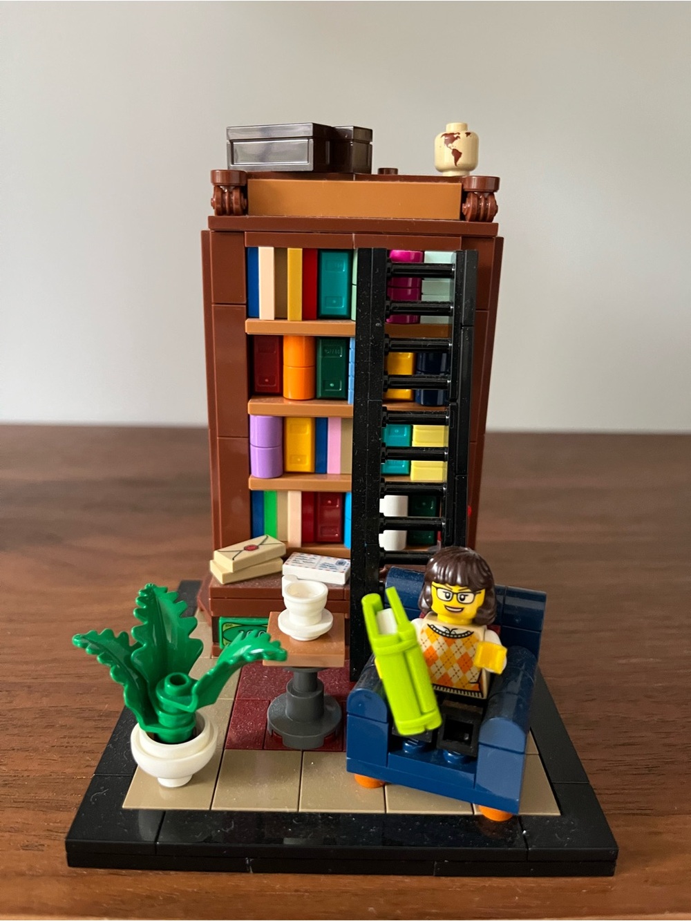 LEGO Limited Edition IDEAS “Books are my passion”